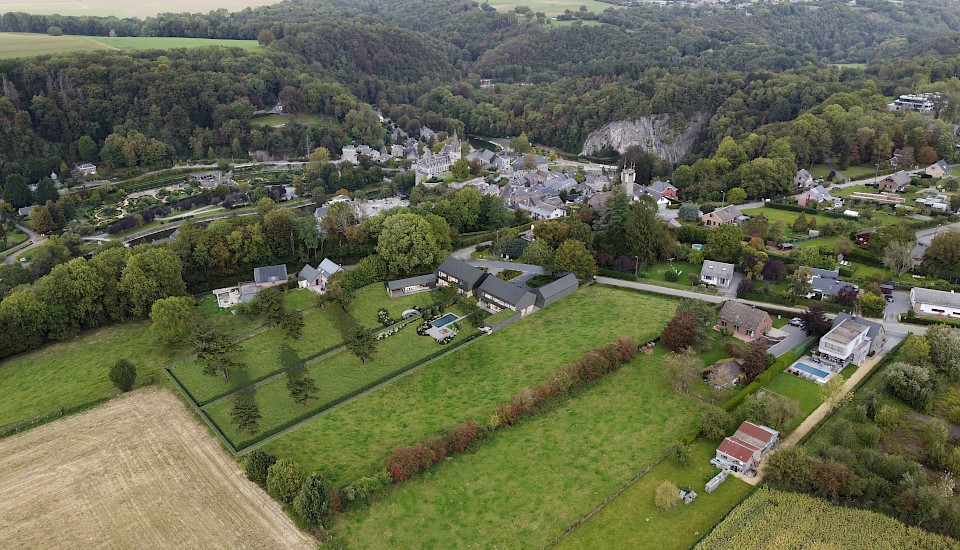 Image right